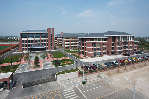 常熟市梅李高级中学新建行政办公楼、体育馆食堂、图书艺术馆内装饰工程